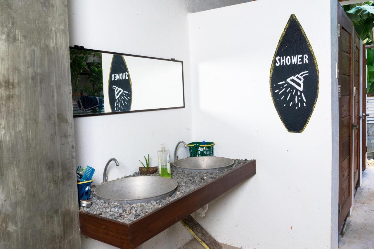 Sinag Hostel (Adults Only) General Luna  Exterior photo